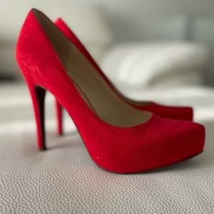 Red pumps